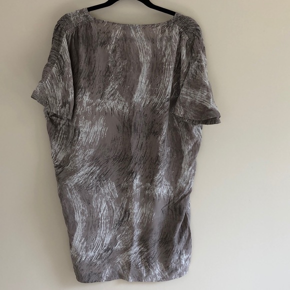 Lk NEW 💯 percent silk APRIL, MAY top size small - Picture 3 of 4